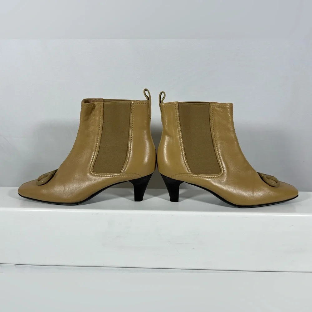 7016: Salvatore Ferragamo Gancini Tan Leather Ankle Boots US 6